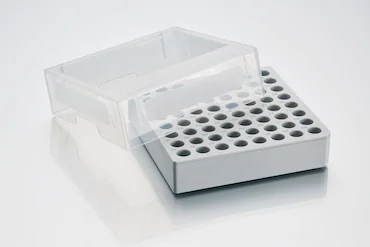 艾本德儲存盒 8 × 8, 可放置 64  個試管， 1  –  2  mL，3  件，高 53  mm，2  英寸，聚丙烯材料，可耐受最低 -86  °C，可高溫高壓滅菌，帶蓋子并具有數(shù)字字母標識